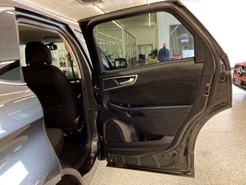 Used 2019 Ford Edge SEL image 38