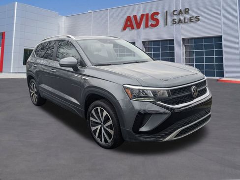 Used 2024 Volkswagen Taos SE image 3