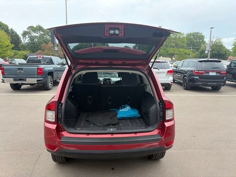 Used 2014 Jeep Compass Latitude FWD image 11