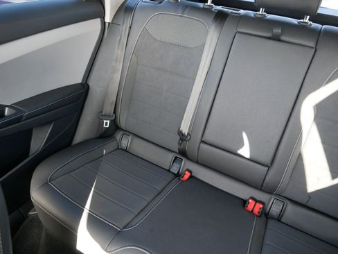 Used 2024 Volkswagen Taos SE image 12