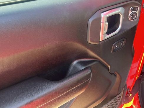 Used 2019 Jeep Wrangler Sport image 11