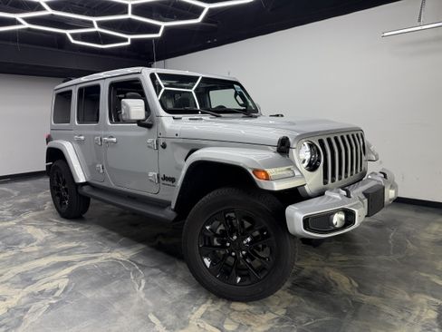 Used 2023 Jeep Wrangler Unlimited Sahara AWD/4WD image 6