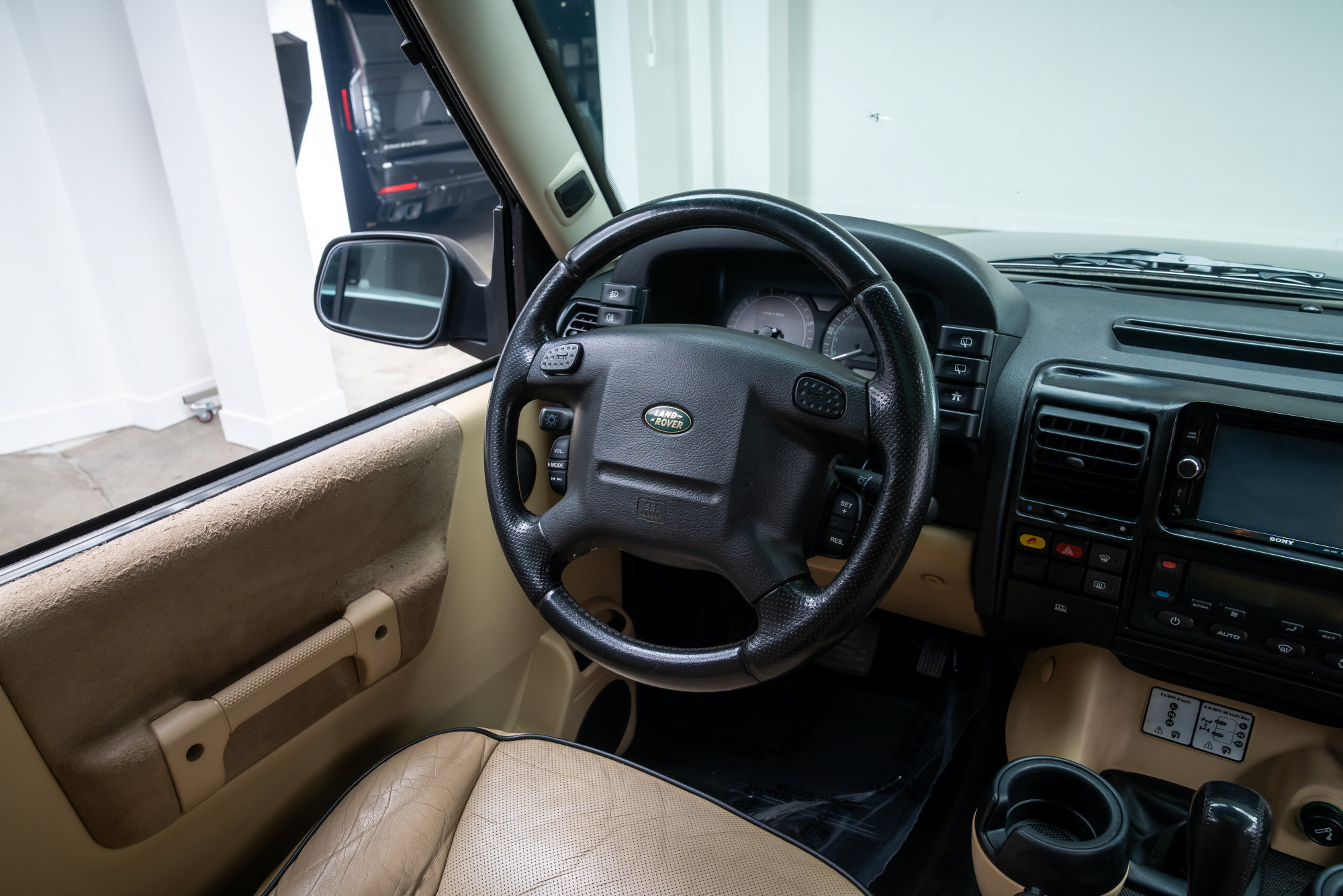 Used 2004 Land Rover Discovery SE AWD/4WD image 9