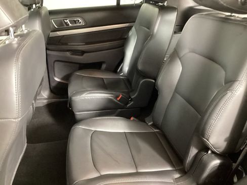 Used 2019 Ford Explorer XLT w/ Equipment Group 202A AWD/4WD image 22