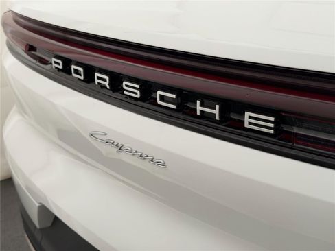 Certified 2024 Porsche Cayenne image 25