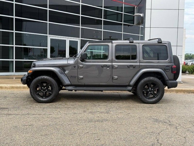 Used 2021 Jeep Wrangler Unlimited Sahara AWD/4WD image 6