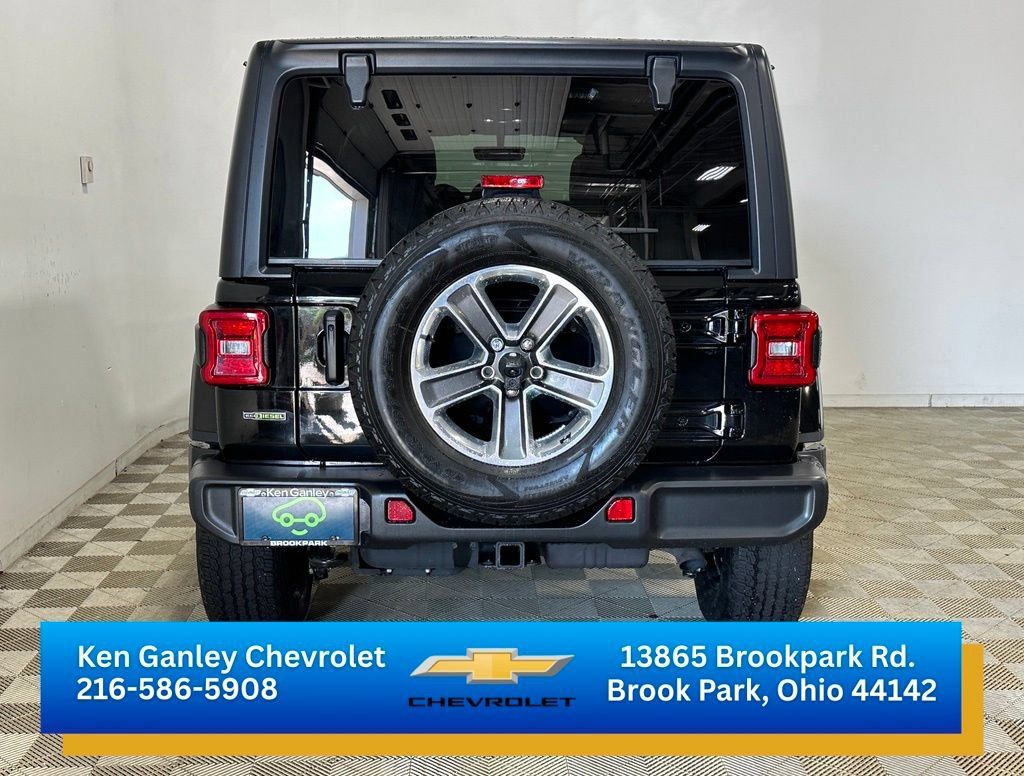 Used 2022 Jeep Wrangler Unlimited Sahara w/ LED Lighting Group AWD/4WD image 5