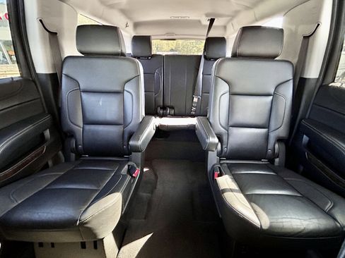 Used 2020 Chevrolet Suburban LT image 35