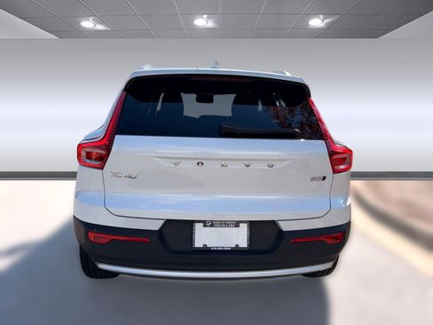 Certified 2025 Volvo XC40 B5 Core image 10
