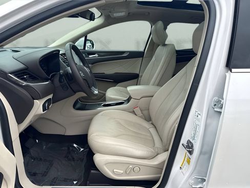 Used 2019 Lincoln MKC Reserve w/ MKC Technology Package FWD image 5