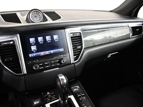 Used 2018 Porsche Macan S image 35