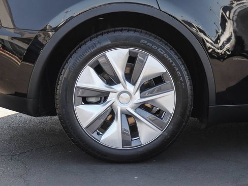 Used 2023 Tesla Model Y Long Range AWD/4WD image 13