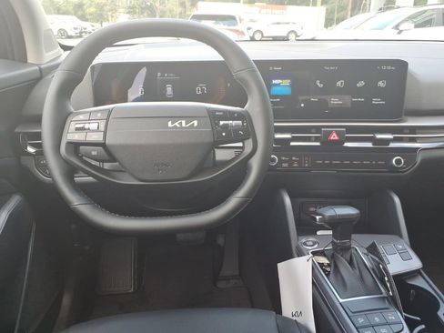 New 2026 Kia Sportage EX FWD image 12