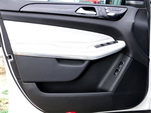 Used 2019 Mercedes-Benz GLS 550 4MATIC image 22