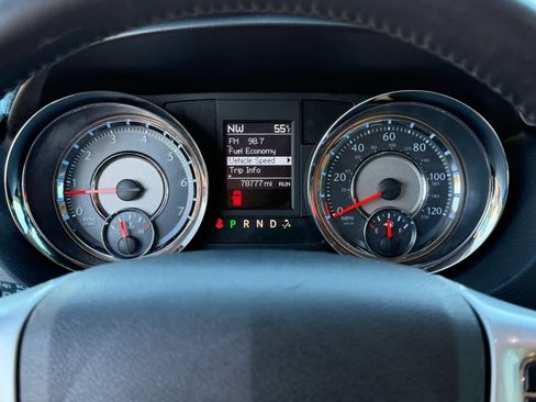 Used 2013 Chrysler Town & Country Touring-L w/ Driver Convenience Group image 31