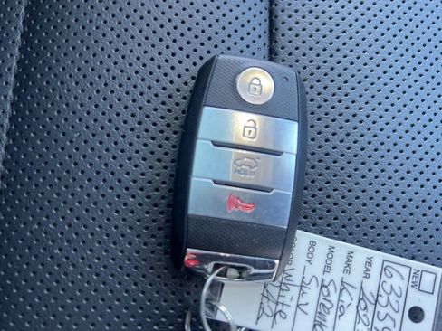 Certified 2020 Kia Sorento SX image 28