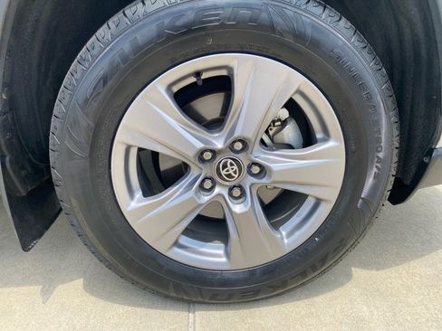 Used 2023 Toyota RAV4 XLE w/ Convenience Package FWD image 29