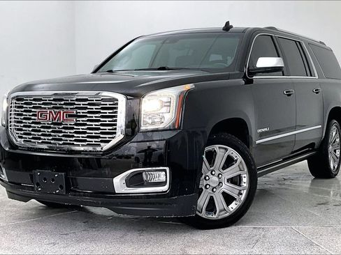 Used 2018 GMC Yukon XL Denali image 15