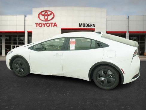 New 2026 Toyota Prius LE image 11