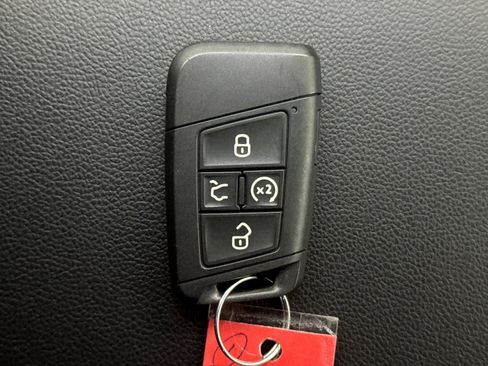 Used 2023 Volkswagen Atlas Cross Sport SE image 10