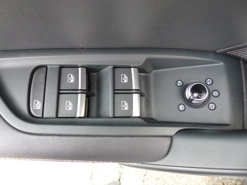 Used 2018 Audi SQ5 Prestige w/ Prestige Package image 18