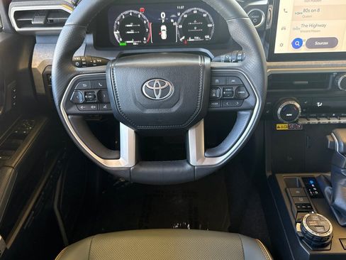 Certified 2025 Toyota 4Runner Trailhunter image 18