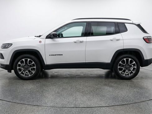 Used 2025 Jeep Compass Trailhawk AWD/4WD image 5