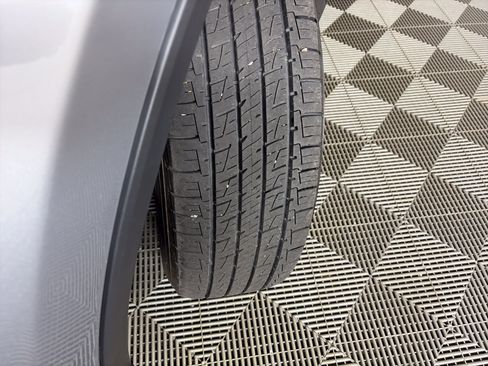 Used 2017 Toyota RAV4 XLE AWD/4WD image 12