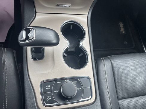 Used 2014 Jeep Grand Cherokee Limited w/ Luxury Group II AWD/4WD image 33