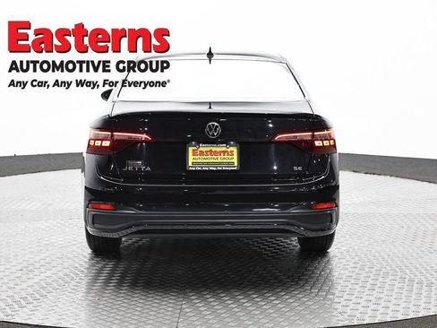 Used 2024 Volkswagen Jetta SE FWD image 5