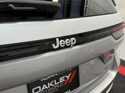 Used 2024 Jeep Grand Cherokee Laredo X w/ Trailer Tow Package AWD/4WD image 17