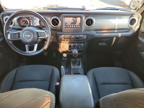 Used 2018 Jeep Wrangler Unlimited Sahara image 14