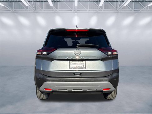 Used 2023 Nissan Rogue S image 5