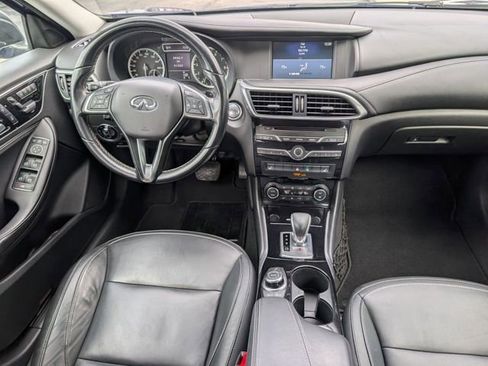 Used 2017 INFINITI QX30 image 12