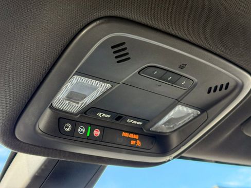 Used 2023 Chevrolet Traverse LT image 29