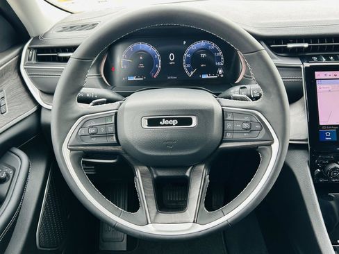 Used 2023 Jeep Grand Cherokee L Limited w/ Luxury Tech Group II image 20