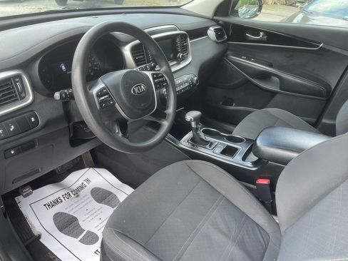 Used 2019 Kia Sorento FWD image 13