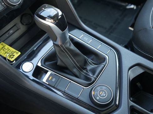 Used 2024 Volkswagen Taos SE image 26