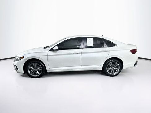 Used 2024 Volkswagen Jetta SE FWD image 4