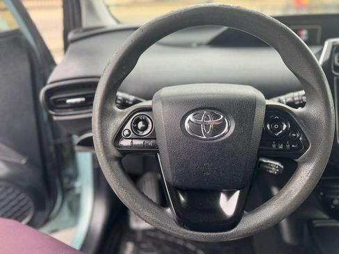 Used 2020 Toyota Prius LE AWD/4WD image 12