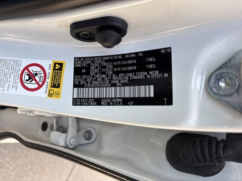 Used 2019 Toyota Highlander XLE FWD image 36