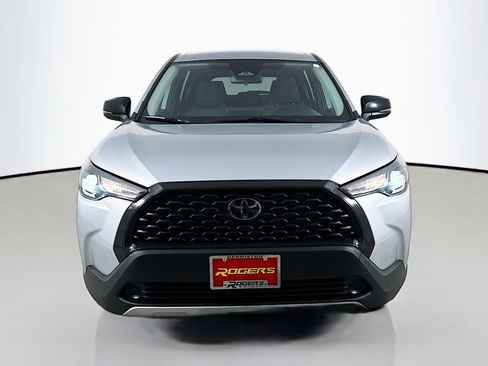 Used 2025 Toyota Corolla Cross LE AWD/4WD image 2