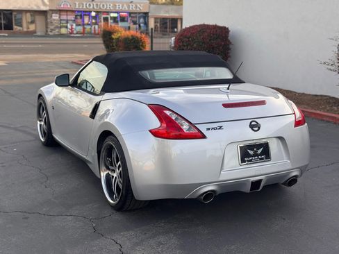 Used 2012 Nissan 370Z Roadster RWD image 4