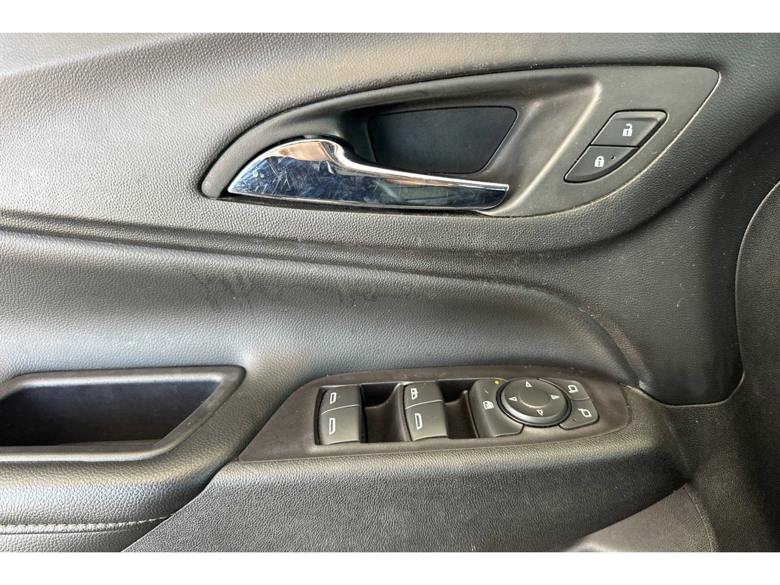 Used 2020 Chevrolet Equinox Premier w/ Premier Redline Edition FWD image 11