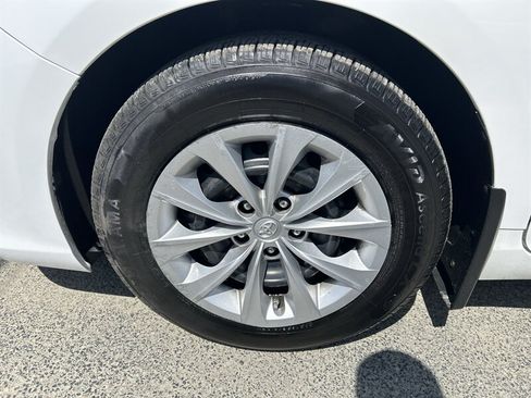 Used 2016 Toyota Camry LE FWD image 7