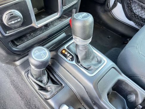 Used 2019 Jeep Wrangler Unlimited Sport image 22