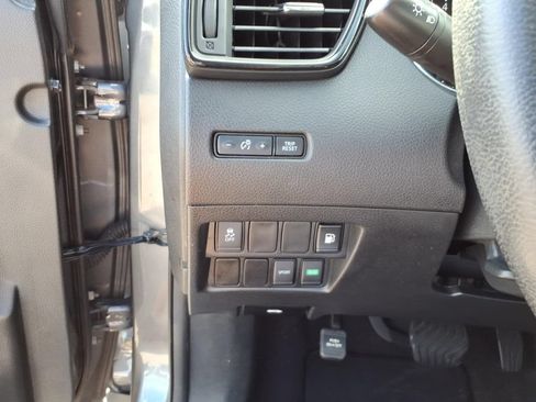Used 2018 Nissan Rogue S FWD image 7