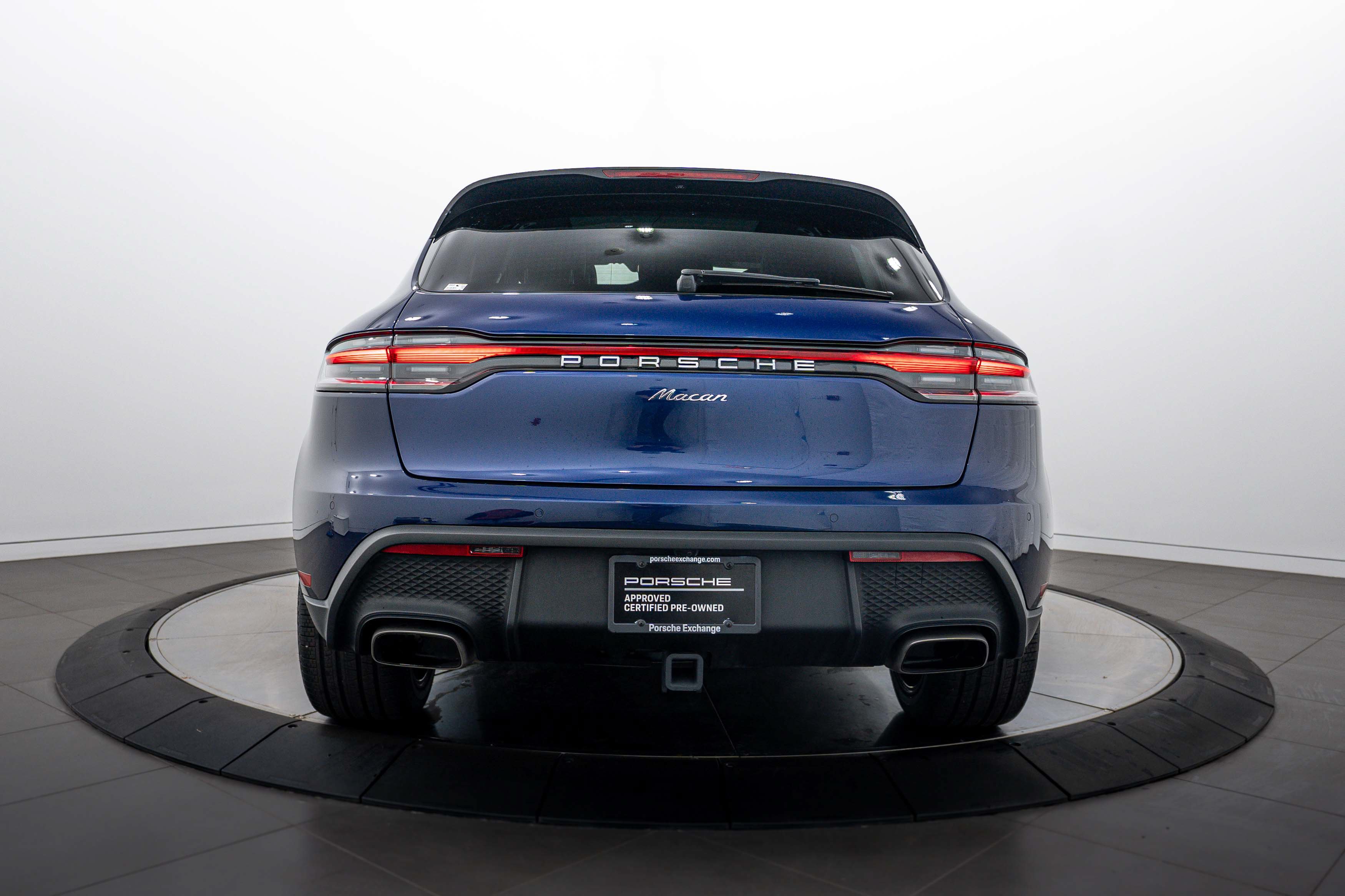 Certified 2025 Porsche Macan AWD/4WD image 6