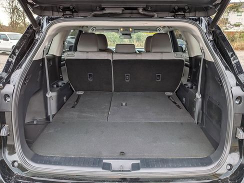 Used 2023 Toyota Highlander LE FWD image 22