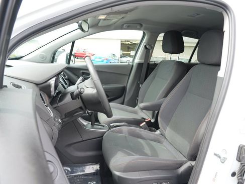 Used 2017 Chevrolet Trax LS w/ Fleet Convenience Package AWD/4WD image 12